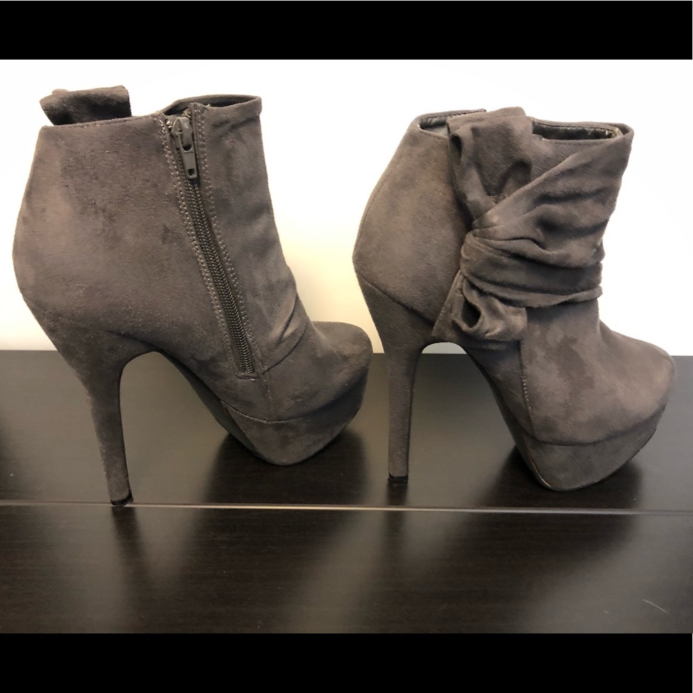 Grey boots - Picture 9 of 10
